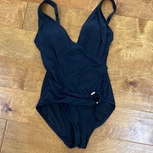 MICHAEL KORS Cruise crew black one piece bathing suit 6